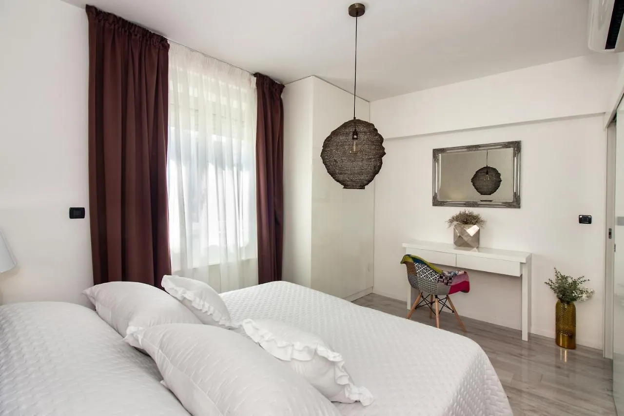 Apartments Satis Trogir Croatia
