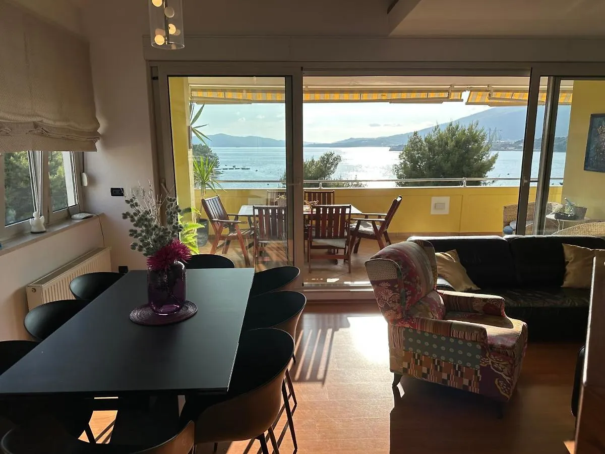 Apartments Satis Trogir 0*,