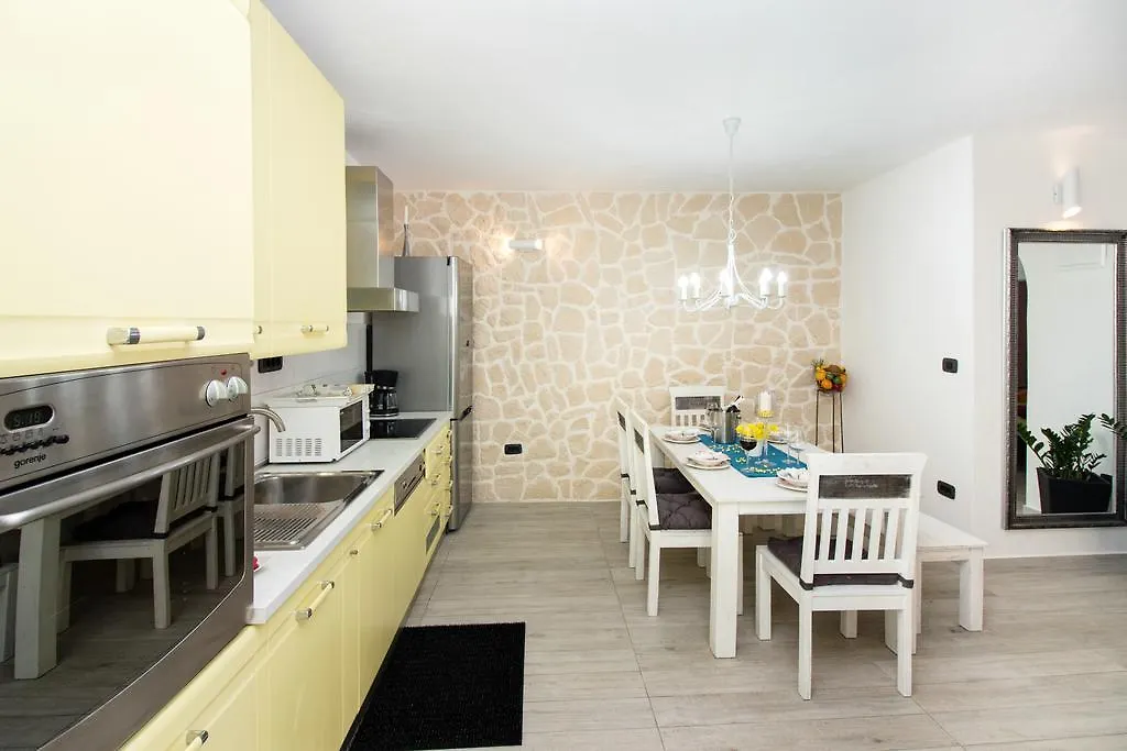 Apartments Satis Trogir