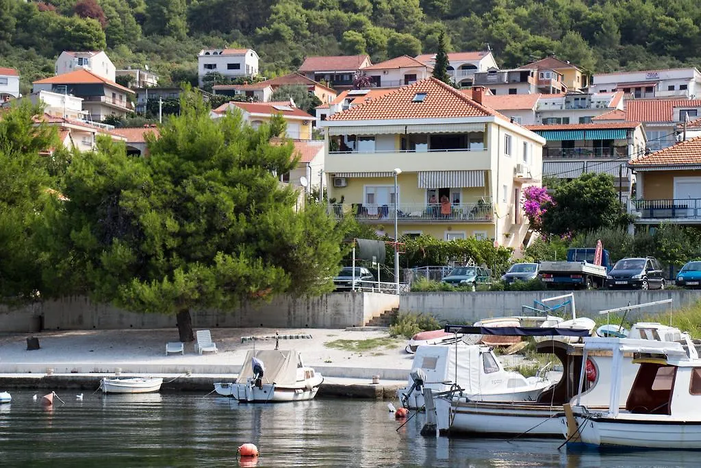 Apartments Satis Trogir 0*,