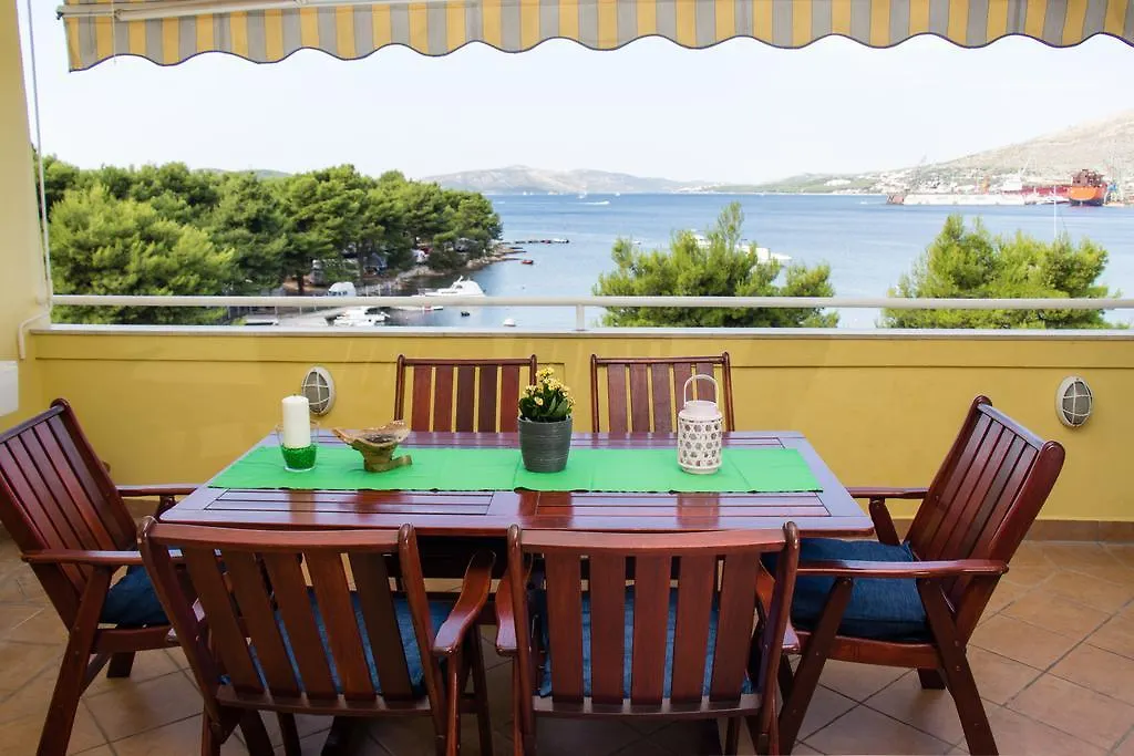 Apartments Satis Trogir Kroatien