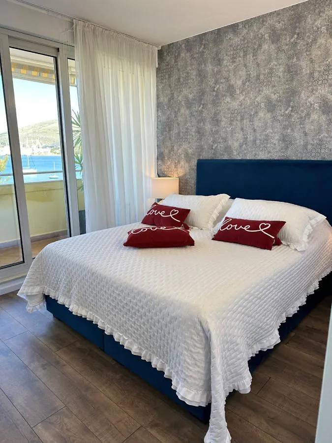 Apartments Satis Trogir 0*,