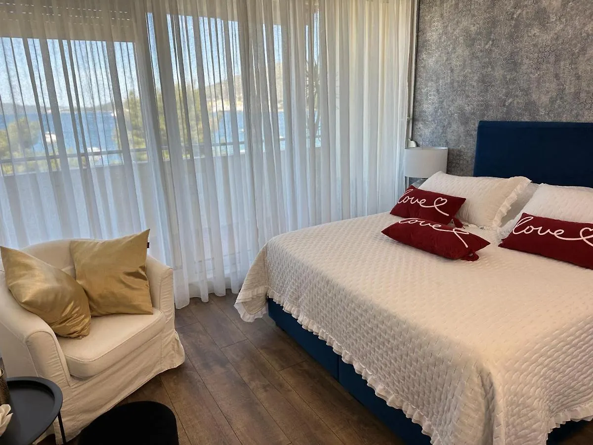 Apartments Satis Trogir 0*,
