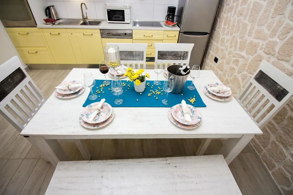 Apartments Satis Trogir 0*,  Kroatien