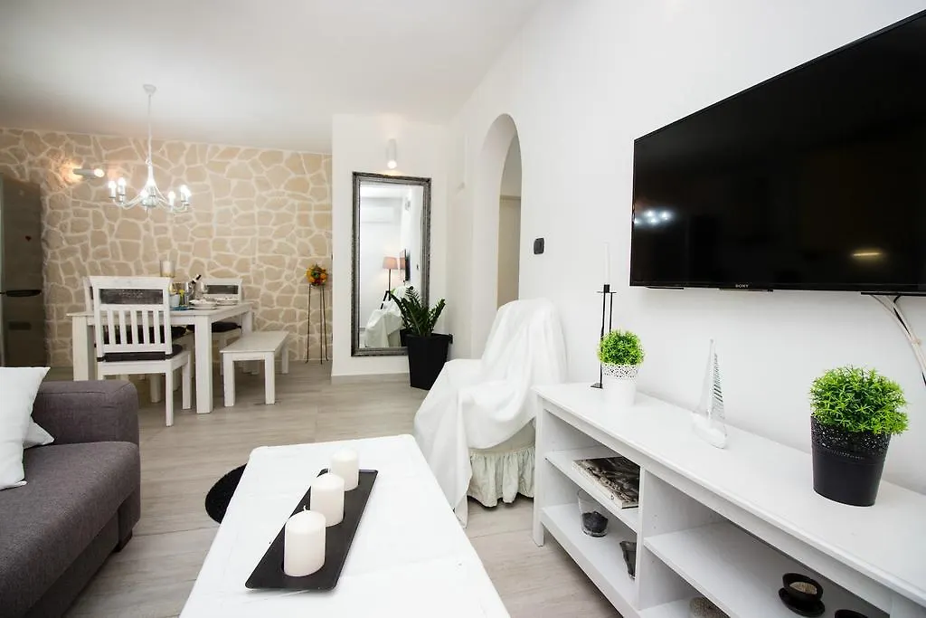 Apartments Satis Trogir