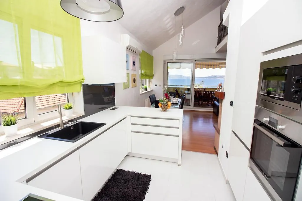 Apartments Satis Trogir Kroatien
